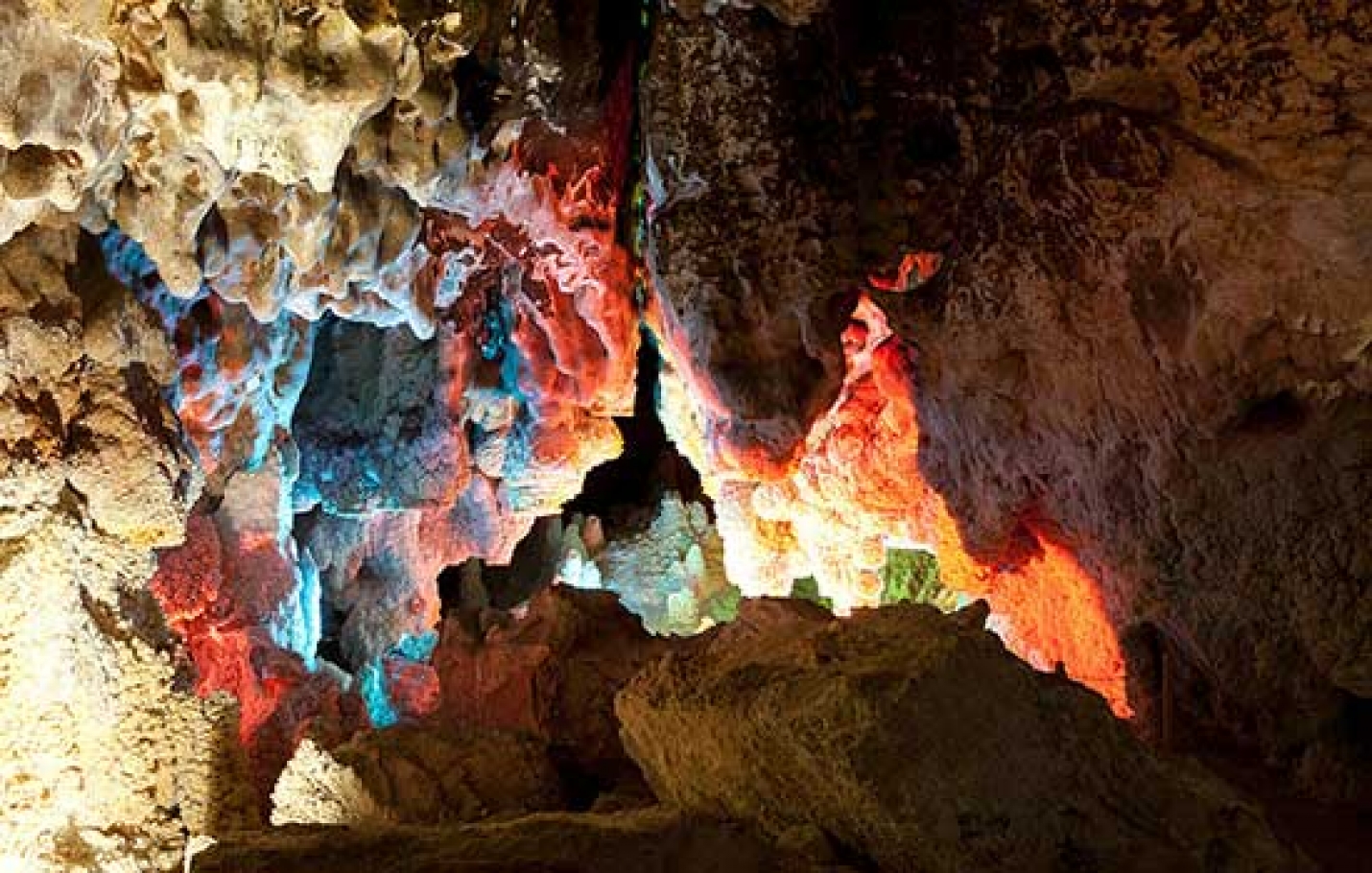تور۷- غار آهکی 70 میلیون ساله